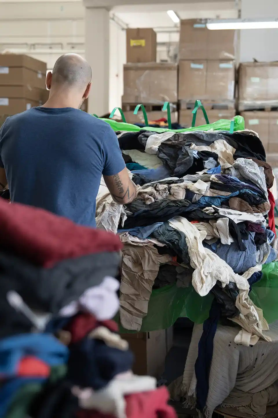 HOMEPAGE-mobile-raccolta_indumenti_usati_italia_europa - Rifò Lab Moda Circolare Made in Italy