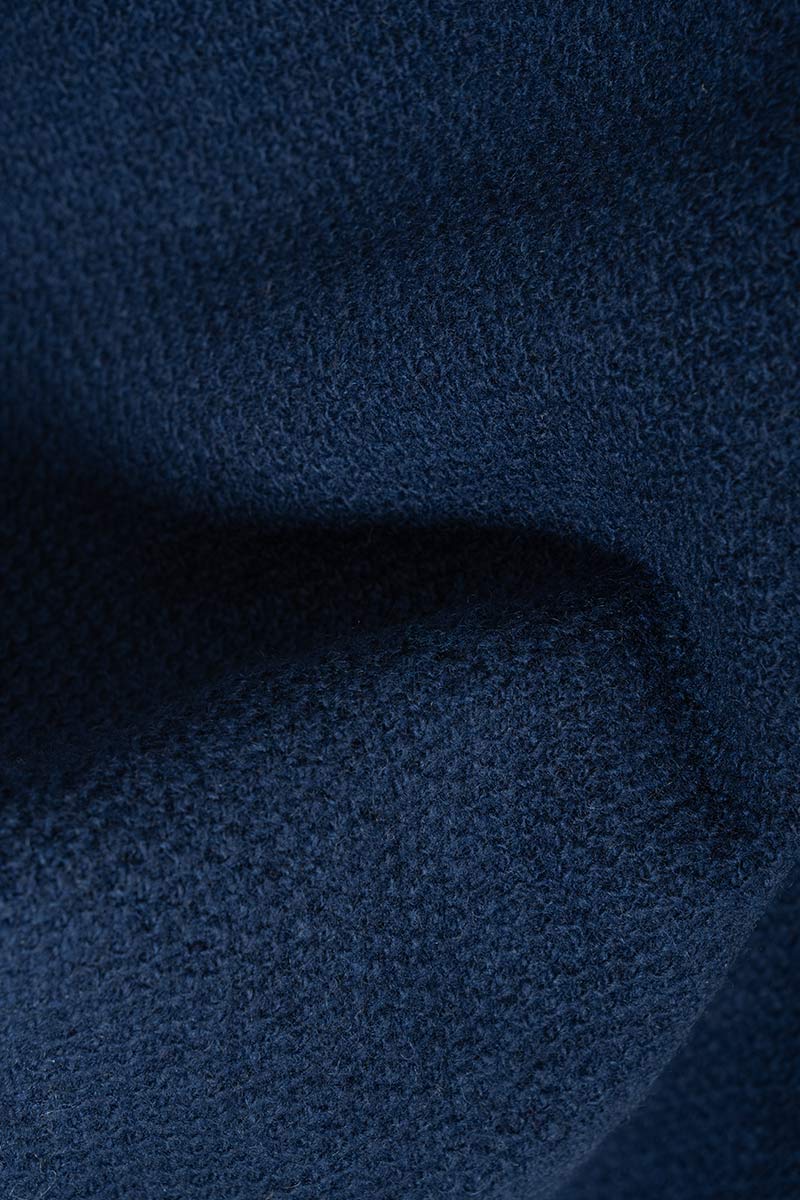 Maglia Donna Lana Extrafine Riciclata Francesca  - Rifò Lab Moda circolare made in Italy 
Blu Abisso 
Maglione da donna in 100% lana extrafine riciclata blu, solo 170 gr, traspirante e leggero come una seconda pelle. Scegli la moda made in Italy di Rifò!