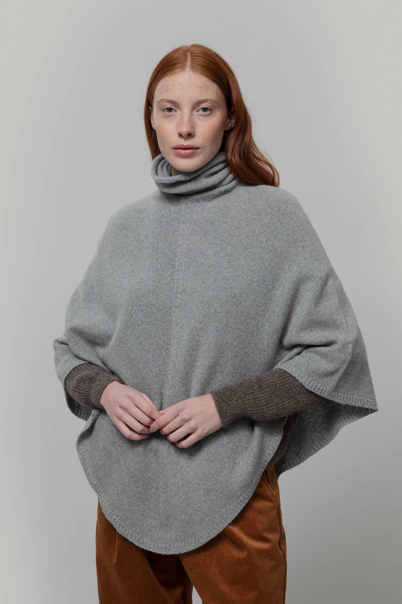 Poncho Collo Alto Donna Invernale Cashmere Elisabetta - Rifò Lab Moda circolare made in Italy
Grigio calce
