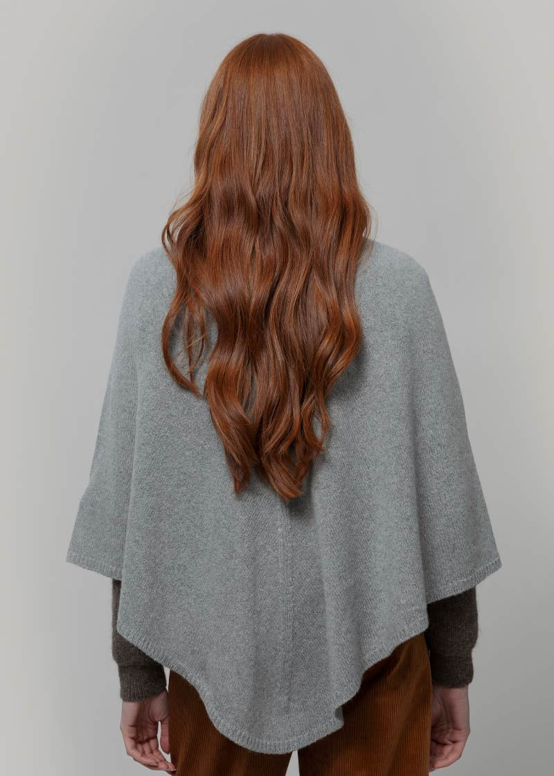 Poncho Collo Alto Donna Invernale Cashmere Elisabetta - Rifò Lab Moda circolare made in Italy
Grigio calce
