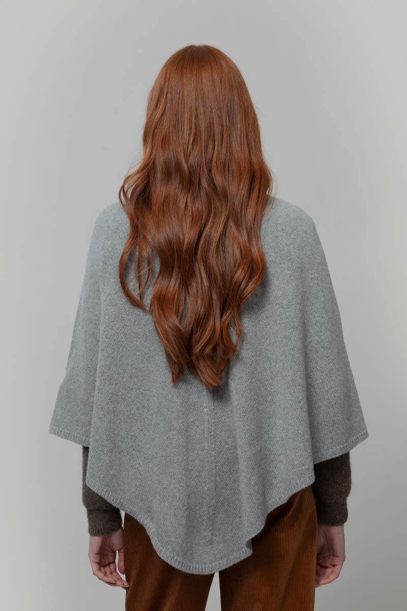 Poncho Collo Alto Donna Invernale Cashmere Elisabetta - Rifò Lab Moda circolare made in Italy
Grigio calce
