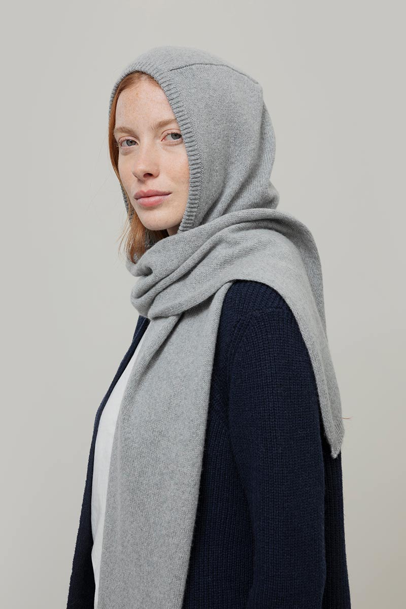 Sciarpa Cappuccio Cashmere Rigenerato Grigio Ilenia - Rifò Lab Moda circolare made in Italy