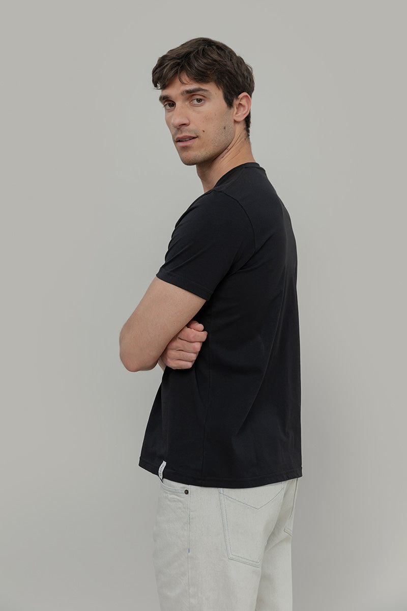 Nero Corvino | tshirt cotone uomo organico e cotone rigenerato Elio