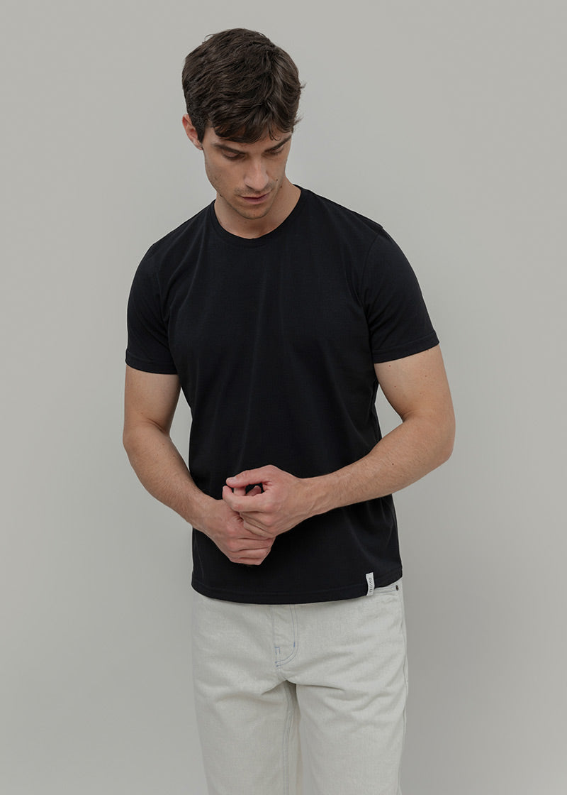 Nero Corvino | tshirt cotone uomo organico e cotone rigenerato Elio