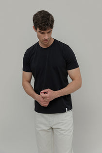 Nero Corvino | tshirt cotone uomo organico e cotone rigenerato Elio