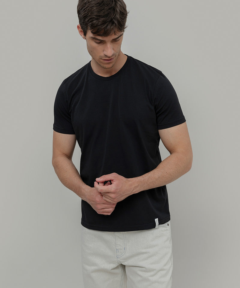 Nero Corvino | tshirt cotone uomo organico e cotone rigenerato Elio