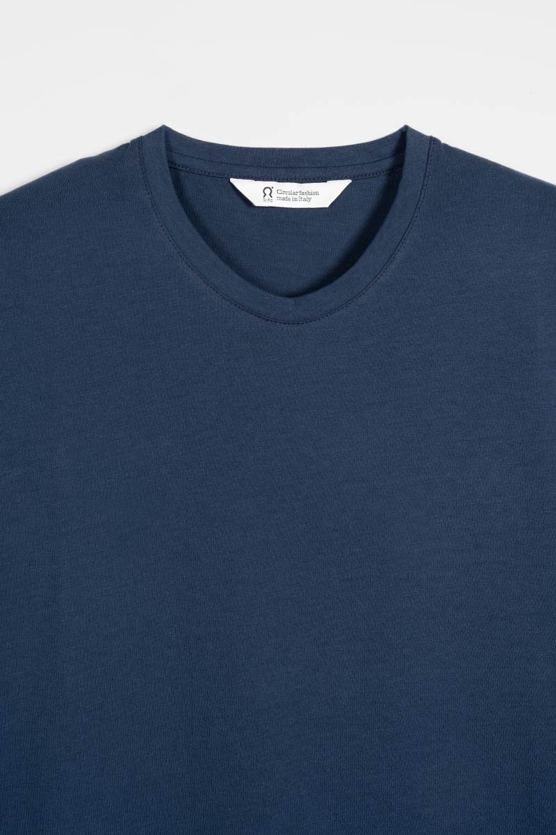 Blu Balena | tshirt cotone uomo organico e cotone rigenerato Elio