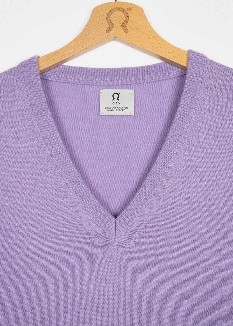 Viola Glicine | maglia light cashmere rigenerato scollo V