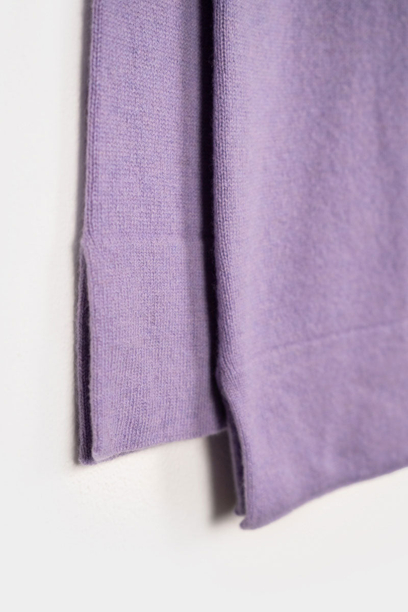 Viola Glicine | maglia light cashmere rigenerato scollo V