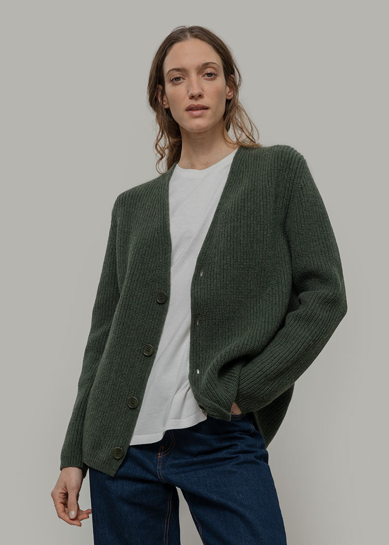 Cardigan Unisex Lana Rigenerata Cleto Verde Foresta - Rifò Lab Moda circolare made in Italy