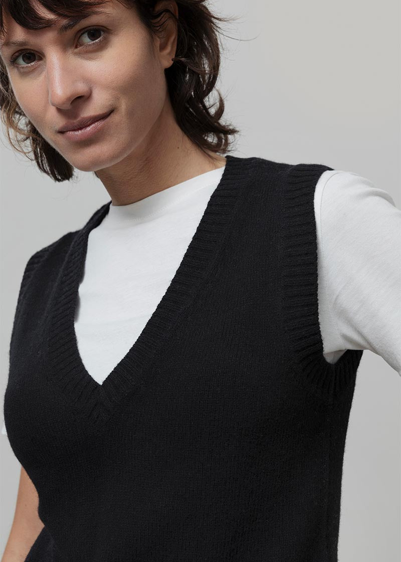 Gilet Donna Scollo V Lana Melania - Rifò Lab Moda circolare made in Italy
Nero Ardesia