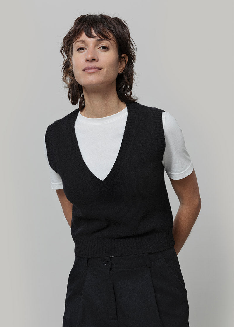 Gilet Donna Scollo V Lana Melania - Rifò Lab Moda circolare made in Italy
Nero Ardesia