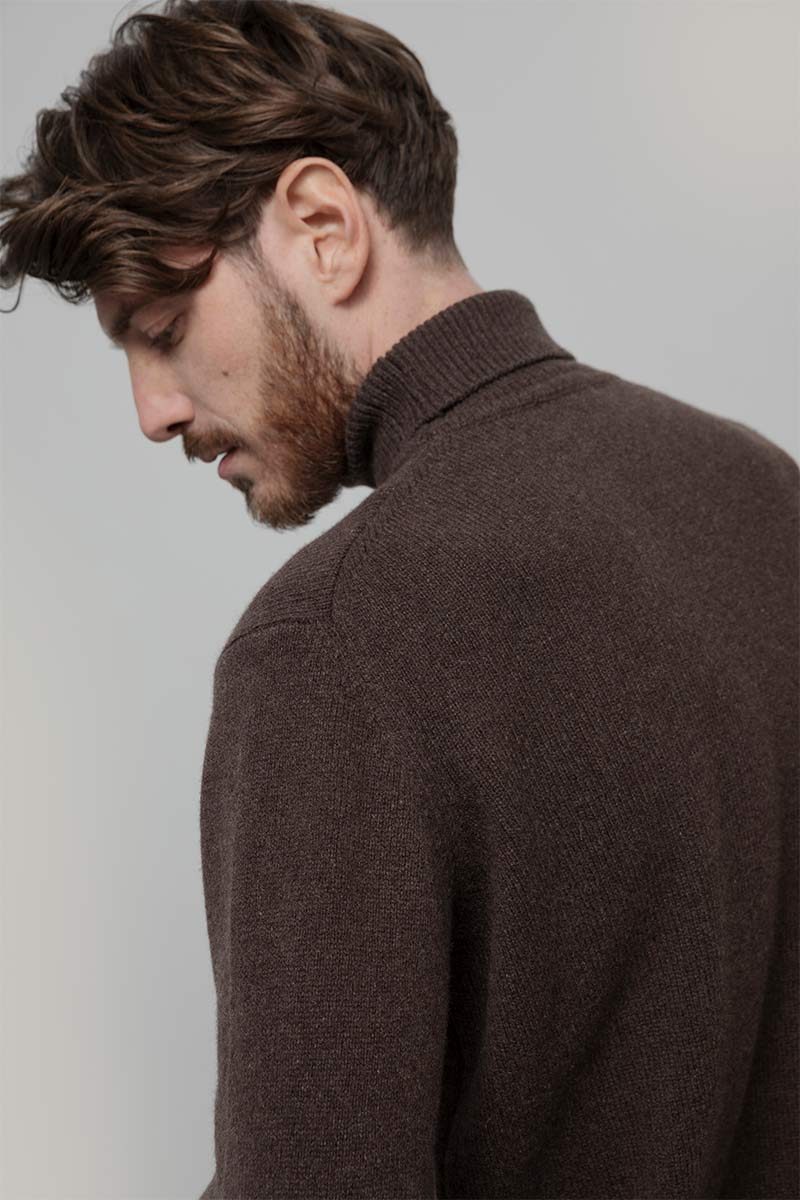Dolcevita Uomo Cashmere Riciclato Maglione Collo Alto Uomo Dimitri - Rifò Lab Moda circolare made in Italy
Marrone Corteccia