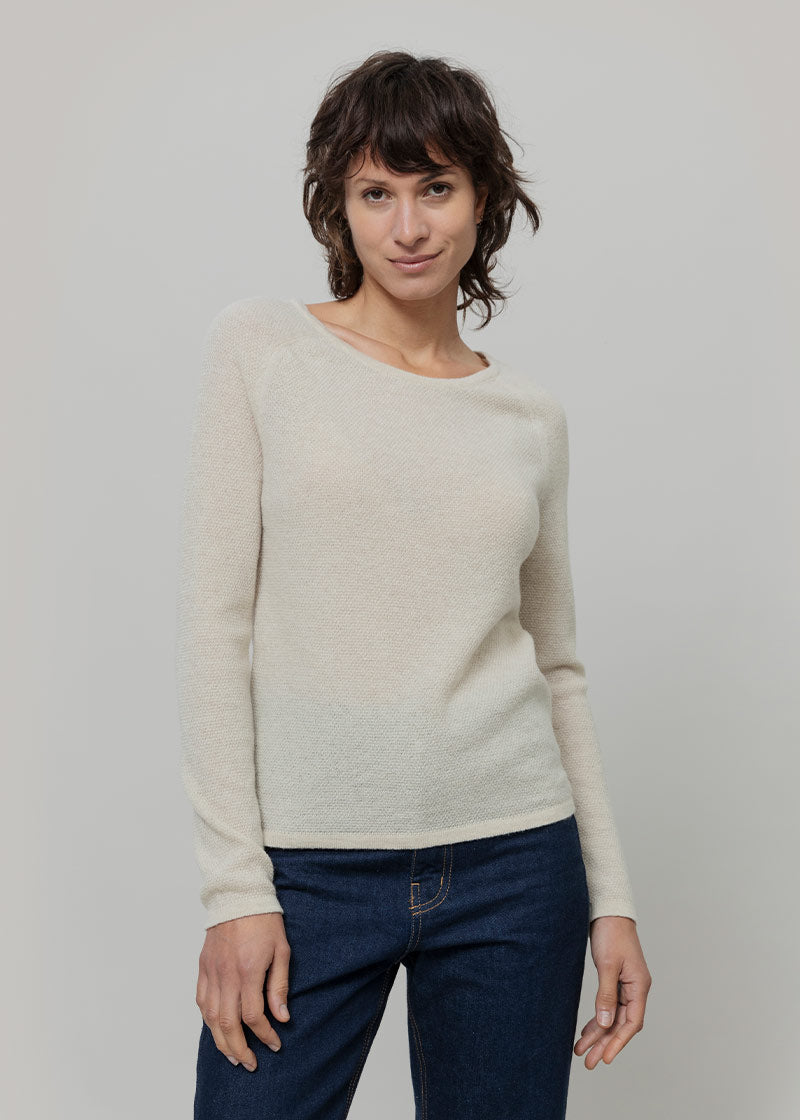 Maglia Donna Lana Extrafine Riciclata Francesca  - Rifò Lab Moda circolare made in Italy 
Beige Papiro
Maglione da donna in 100% lana extrafine riciclata blu, solo 170 gr, traspirante e leggero come una seconda pelle. Scegli la moda made in Italy di Rifò!