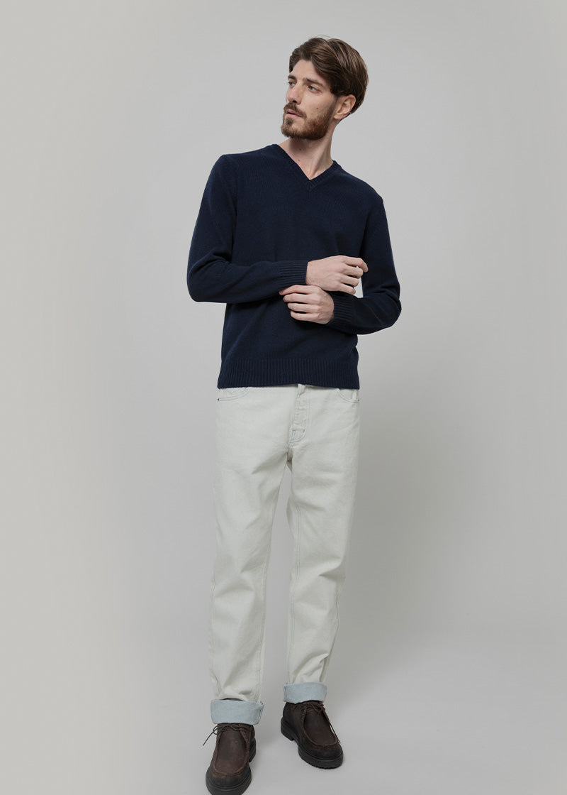 maglia-scollo-V-uomo-cashmere-rigenerato-flavio-4