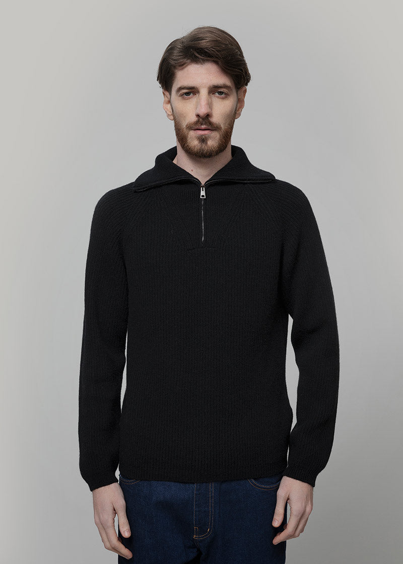 Maglione con Zip Uomo Lana Rigenerata Stefano - Rifò Lab Moda circolare made in Italy
Nero Ardesia