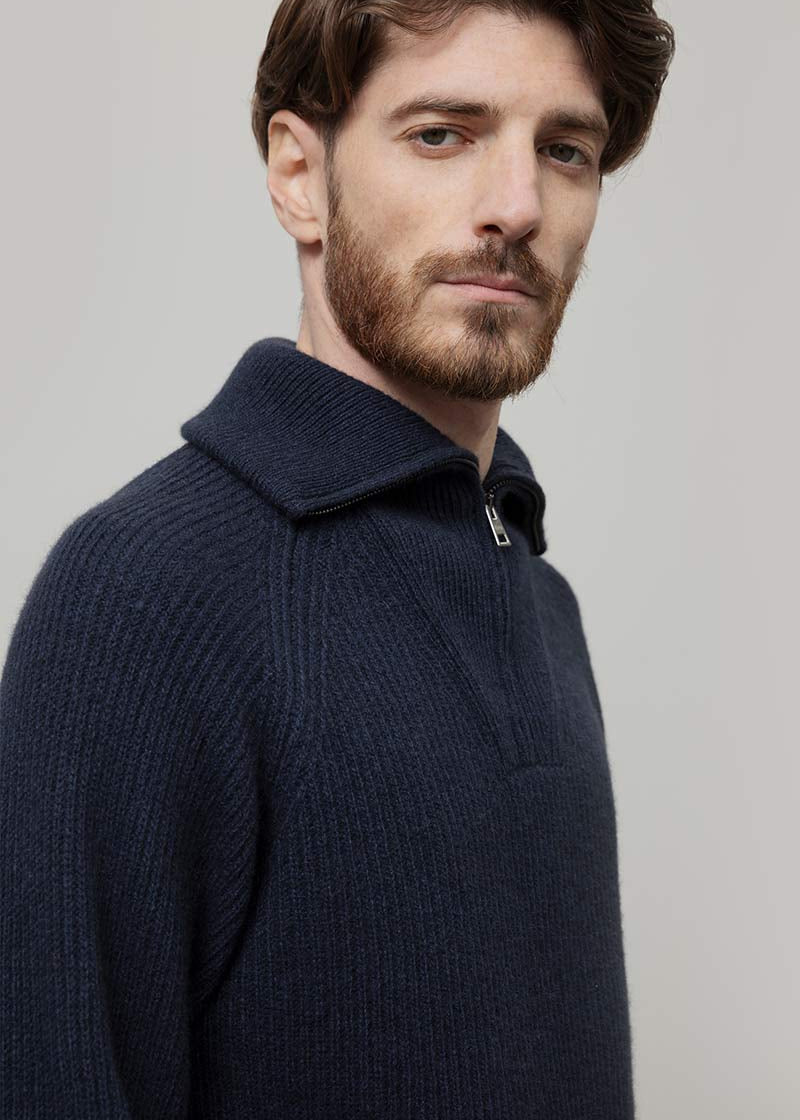 Maglione con Zip Uomo Lana Rigenerata Stefano - Rifò Lab Moda circolare made in Italy
Blu Mora