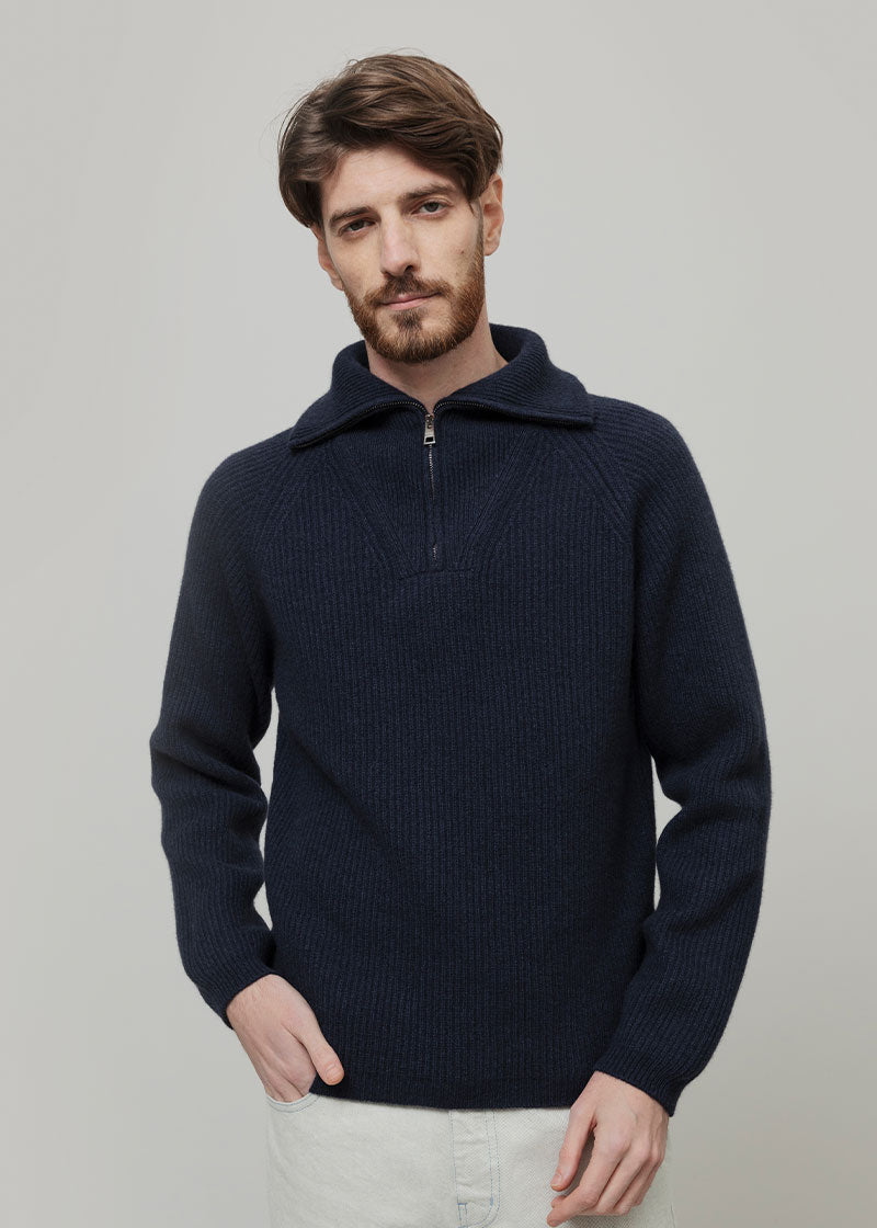 Maglione con Zip Uomo Lana Rigenerata Stefano - Rifò Lab Moda circolare made in Italy
Blu Mora