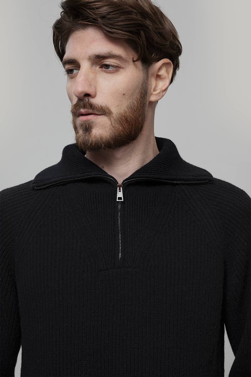 Maglione con Zip Uomo Lana Rigenerata Stefano - Rifò Lab Moda circolare made in Italy
Nero Ardesia