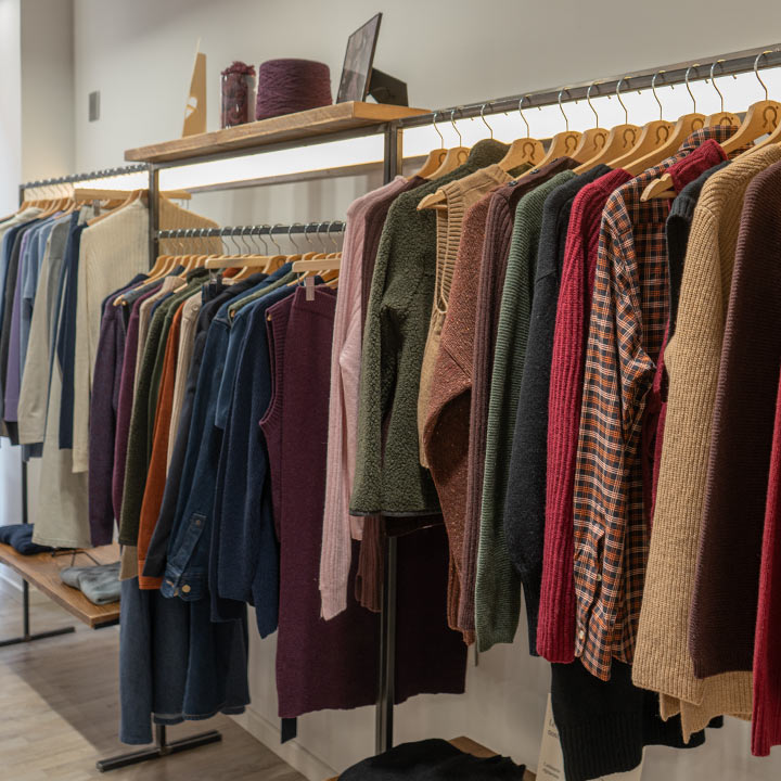 Negozio Roma Rifò Temporary Store Abbigliamento Sostenibile Donna Moda Circolare made in Italy