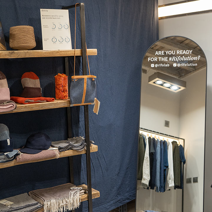 Negozio Roma Rifò Temporary Store Abbigliamento Sostenibile Donna Moda Circolare made in Italy