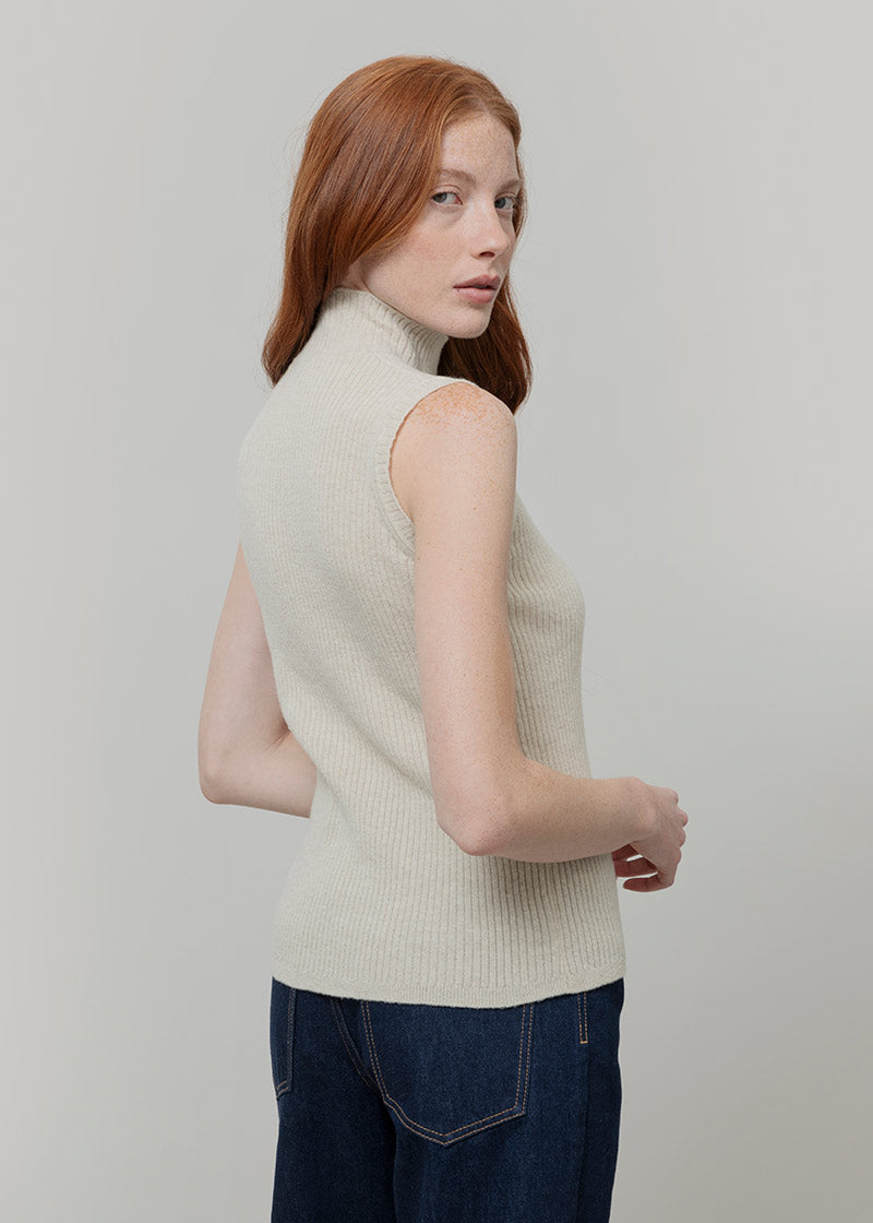 Gilet Donna Collo Alto Lana Riciclata Mariella  - Rifò Lab Moda circolare made in Italy
Beige Papiro
